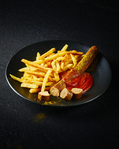 C24-1121_Currywurst_Pommes_AV1_4x5_2_HR 2